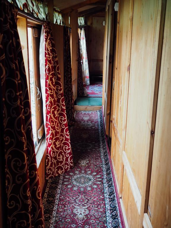 Veena Palace Group Of Houseboats Сринагар Экстерьер фото